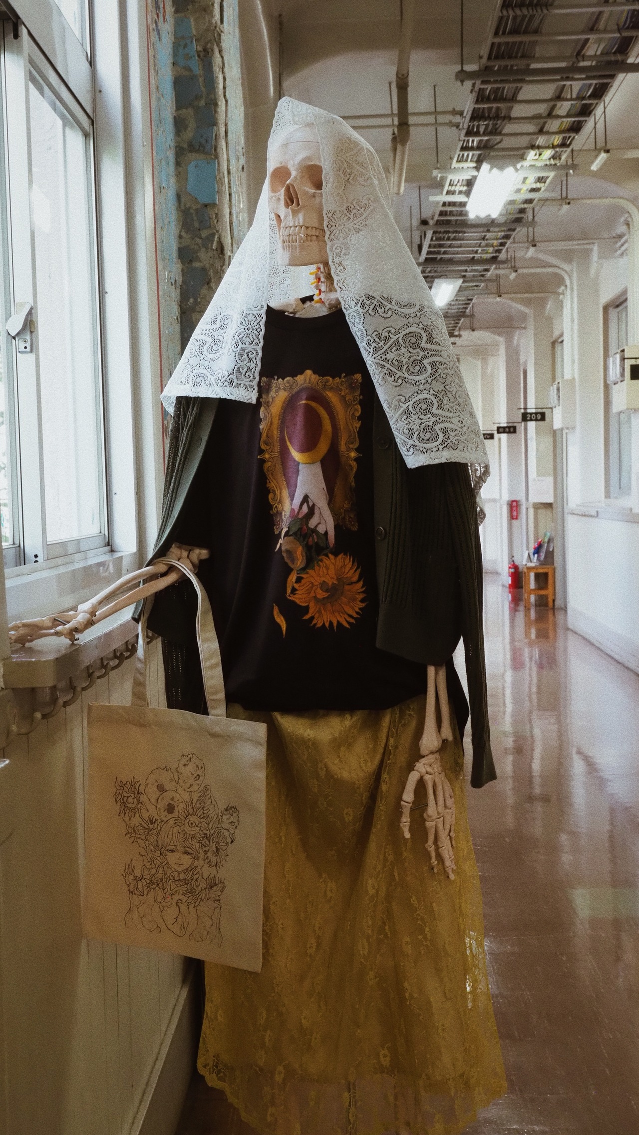 月に焦がれた向日葵のTシャツ