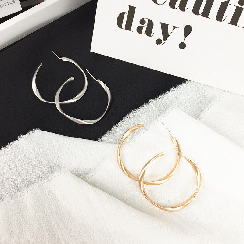 金属レトロイヤリング女性ins冷風シンプルイヤリング個性不規則な幾何学的なファッションイヤリングジュエリー ブラック・アイド・ピーズ54794161721