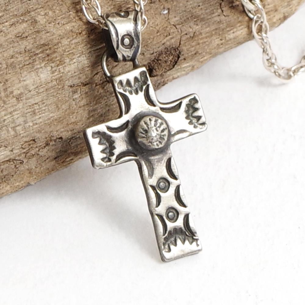 INDIAN JEWELRY インディアンジュエリー】Navajo Stampwork cross