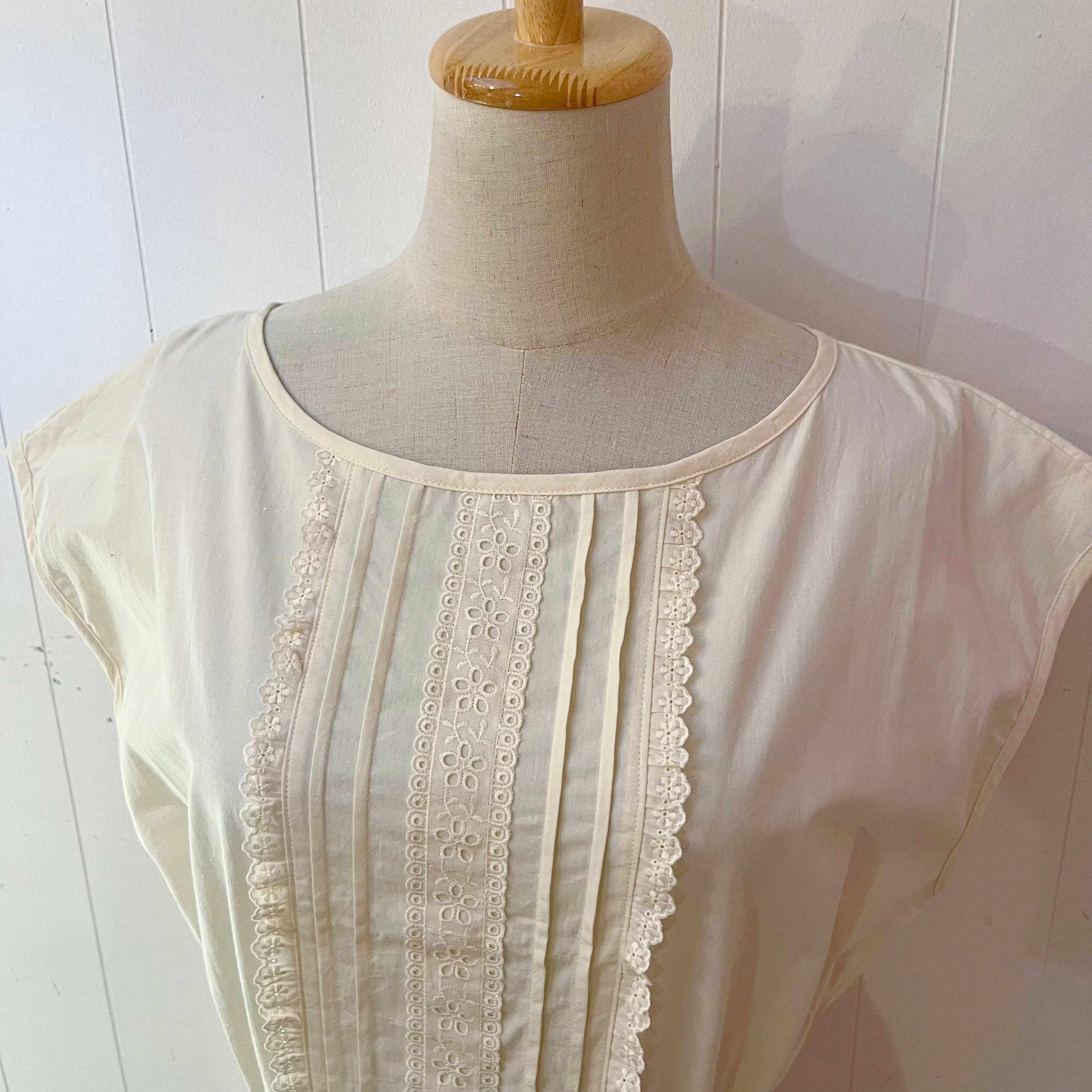 cotton lace back button one-piece