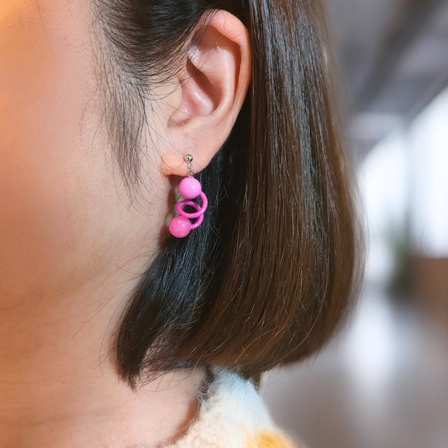 たまくるたま ブラックピンク【ピアス/イヤリング】
