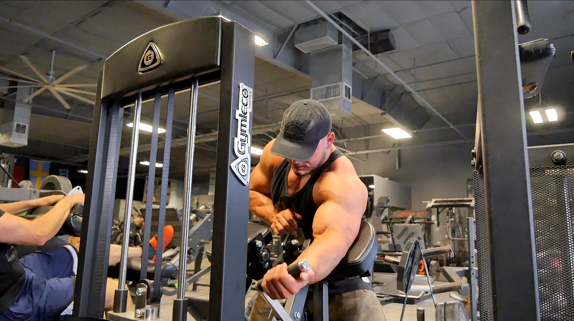 バイセップスカールマシン バイセップスカールマシン