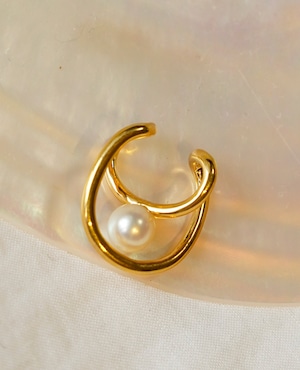 Abstract Pearl earcuff