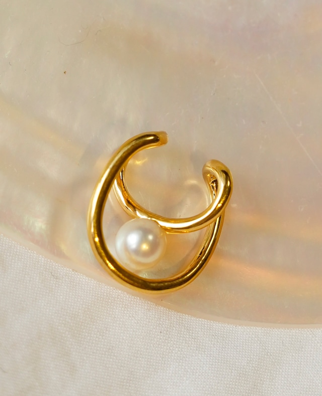 Abstract Pearl earcuff