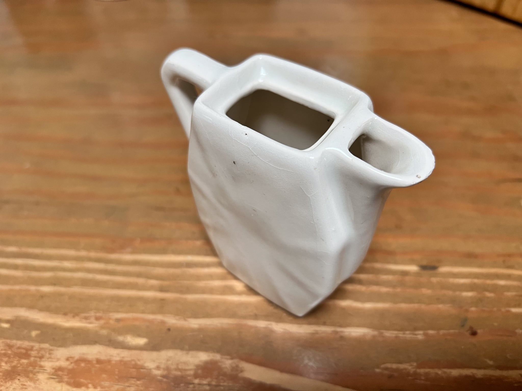 ブルーの花がかわいい陶器の小さなピッチャー フレンチアンティーク ブロカント