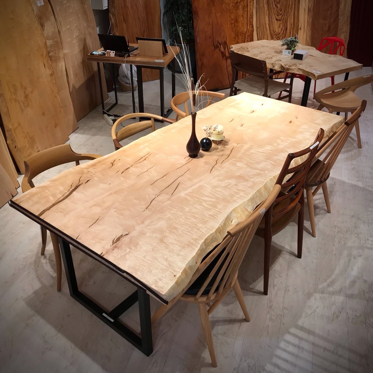 栃（トチ）_2100×840-1030×50_横浜元町店_テーブル天板/一枚板 232125