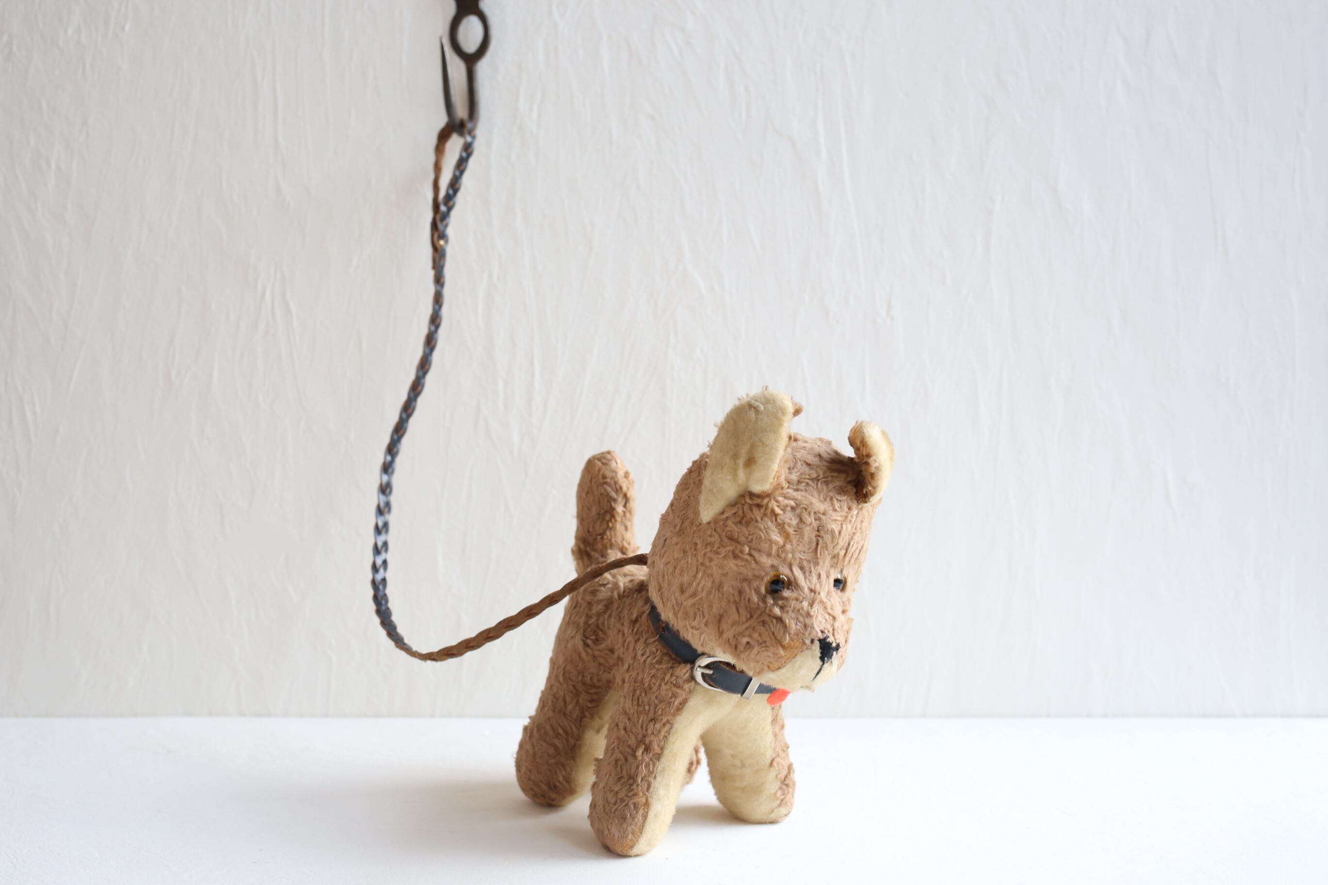 フランス アンティーク ヴィンテージ 犬のぬいぐるみ 19㎝ 革リード