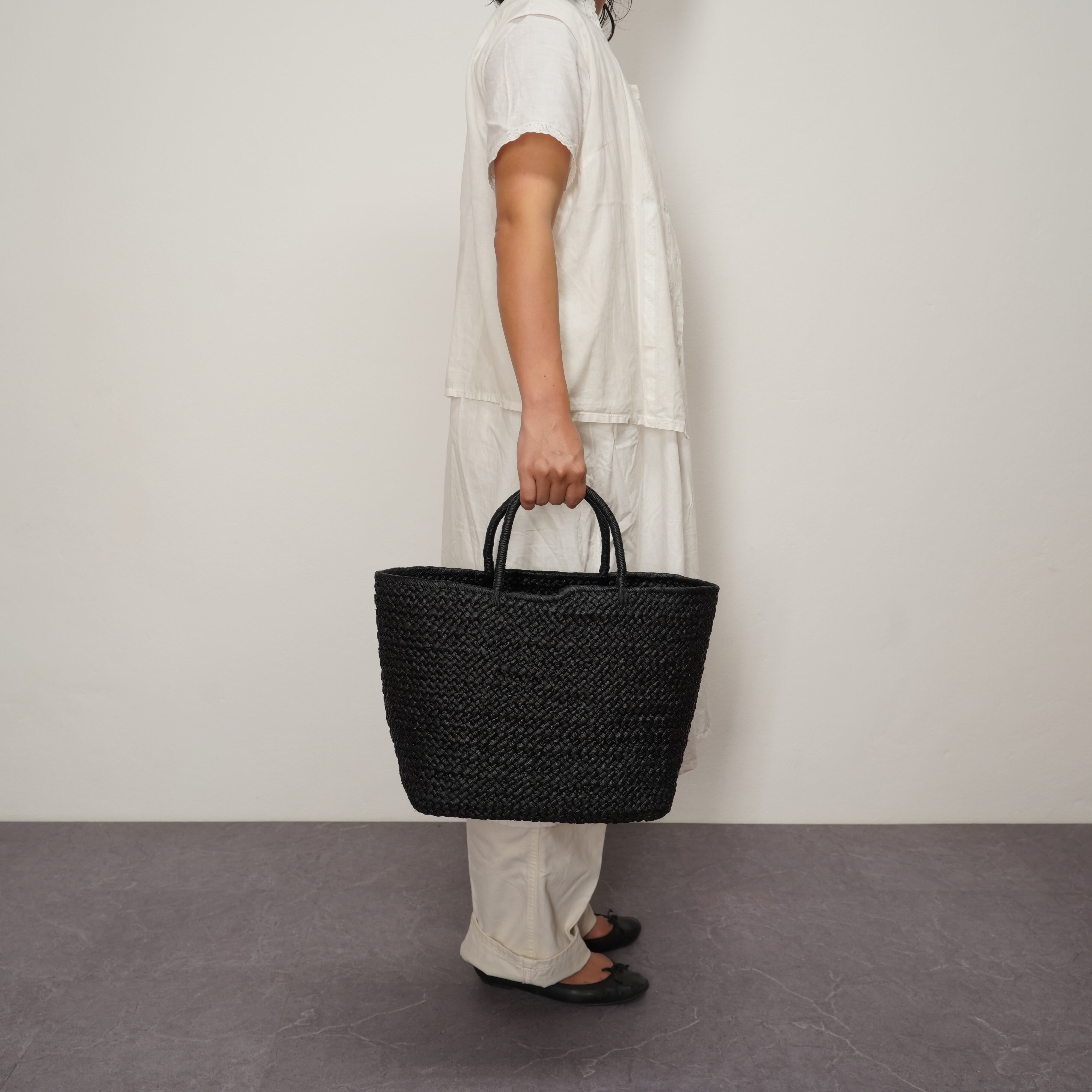 Marche Bag (M) - Black | AMPIANA