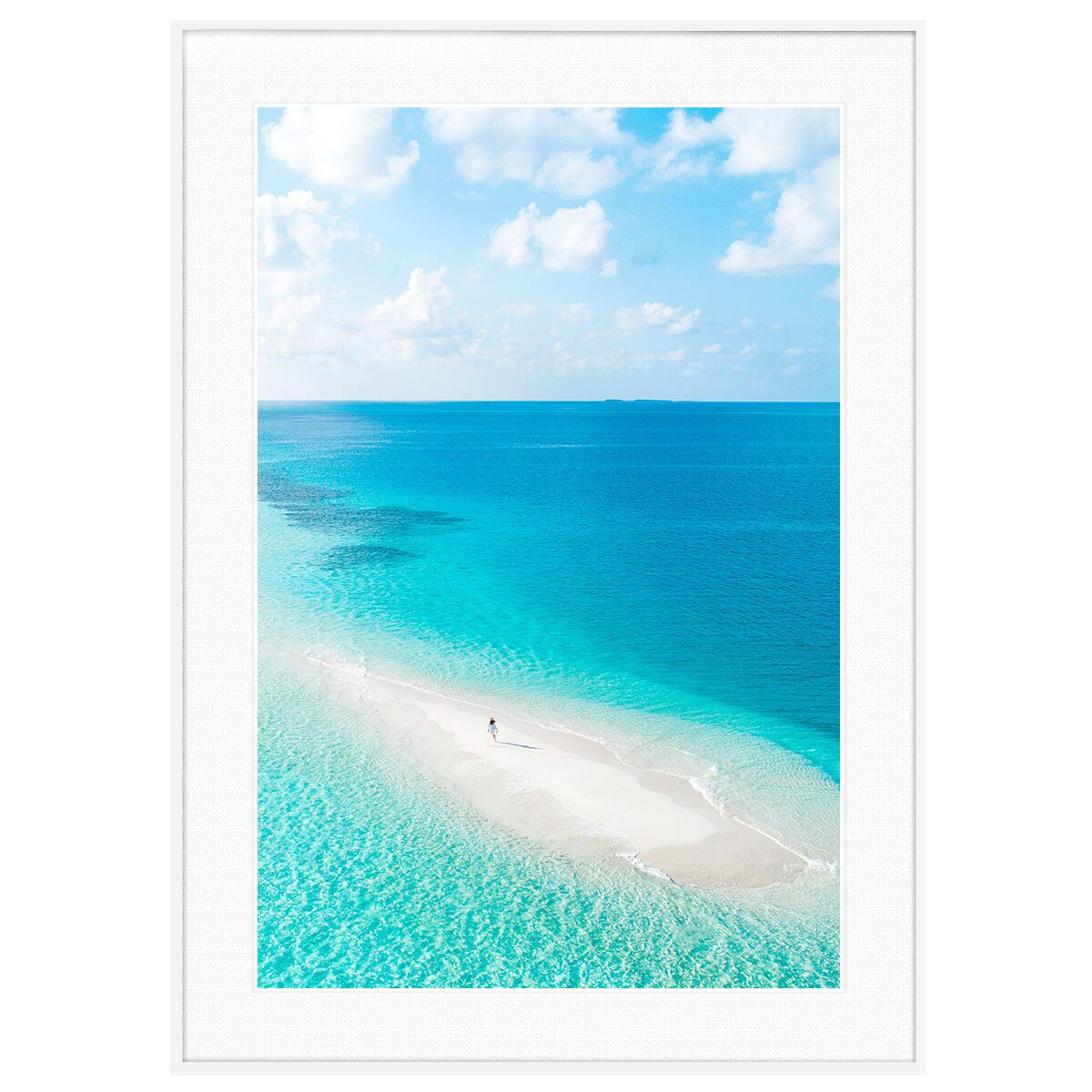 夏写真 モルディブ バア環礁を歩く女性 インテリアアートポスター額装 AS3833