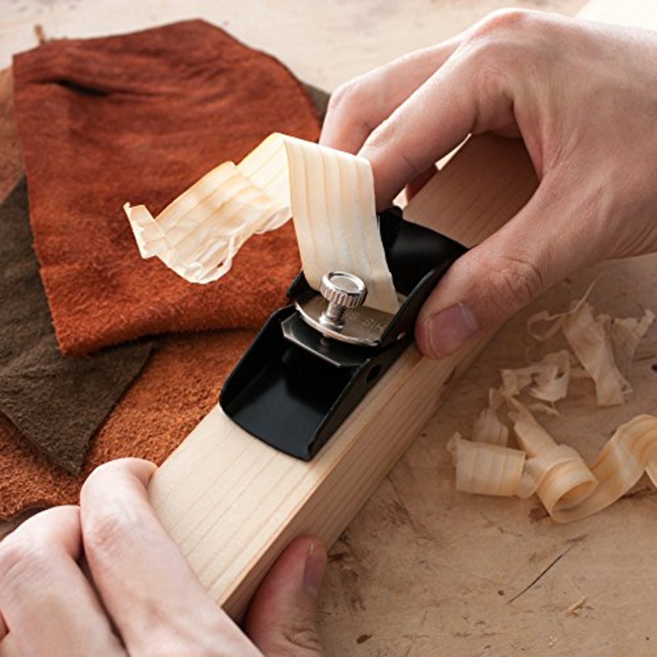 角利(KAKURI) 替刃式 ホビー鉋 本体 全長90mm 押し引き兼用設計 手のひらサイズ 軽量 小型 コンパクト 平面削り 面取り DIY 木材 木工 石膏 工作 かんな カンナ 41446