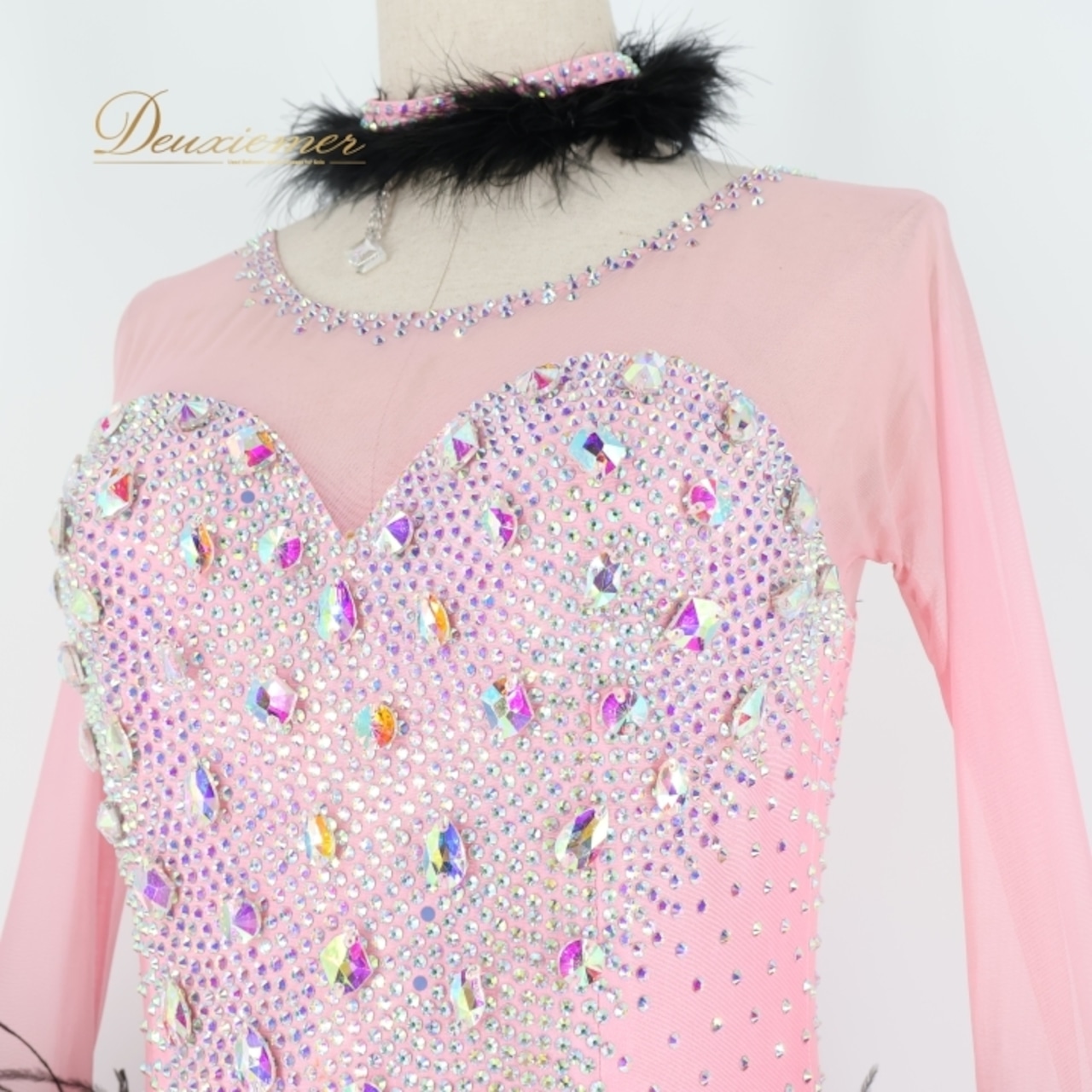 社交ダンス 衣装 スタンダードドレス ワンピース ドレス 黒 ピンク ファー フェザー デモ 競技 ダンス パーティ 発表会 かわいい ゴージャス 明るい 大きめ ブラック系 ピンク系 エレガント 競技用 ダンスパフォーマンス 上品