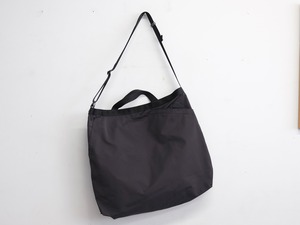 MONOLITH” TOTE SHOULDER STANDARD Neutral L”