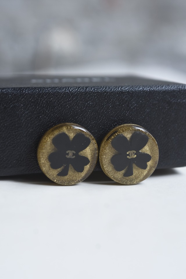 IORI／"CHANEL" earring／coco mark clover