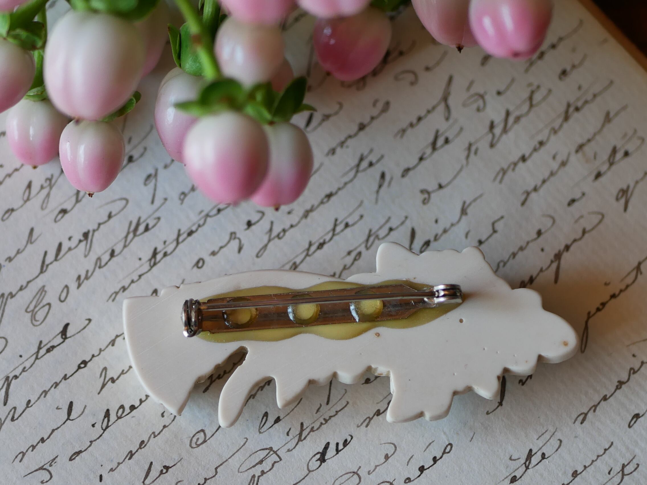 モーニングブローチ モーニングジュエリー 白い薔薇と手 | フランス