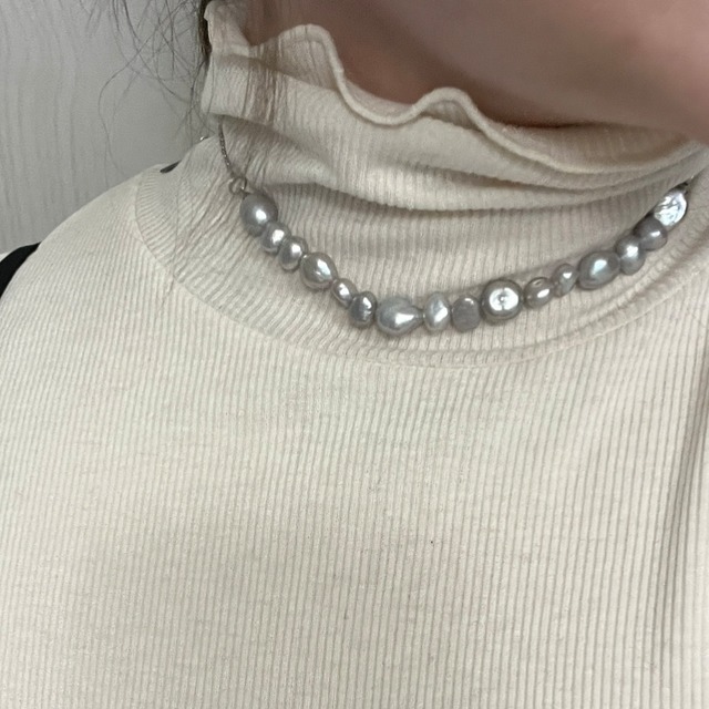gray perl necklace