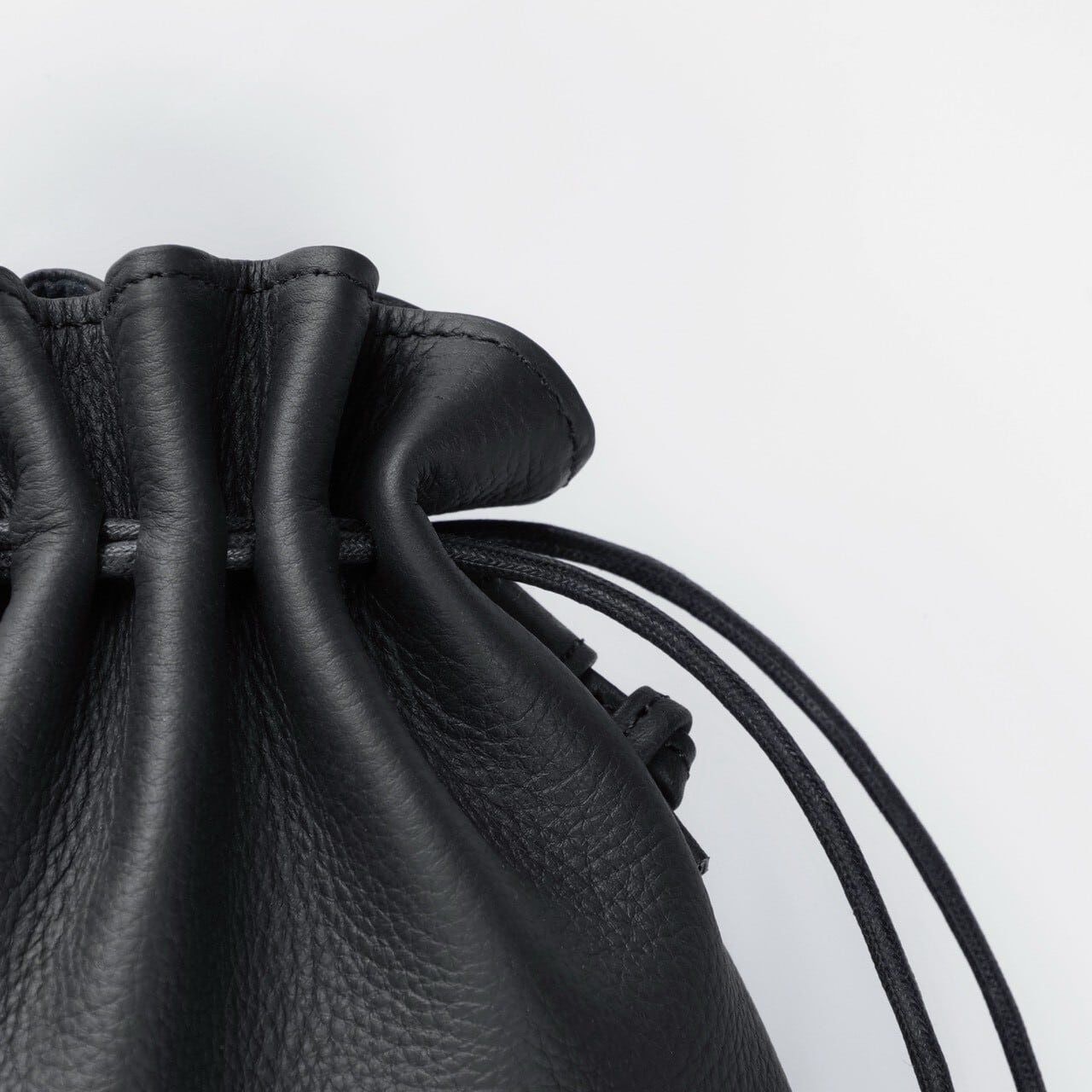 Iru×CRONY.】2WAY LEATHER KINCHAKU BLACK / 受注生産 5月下旬～6月