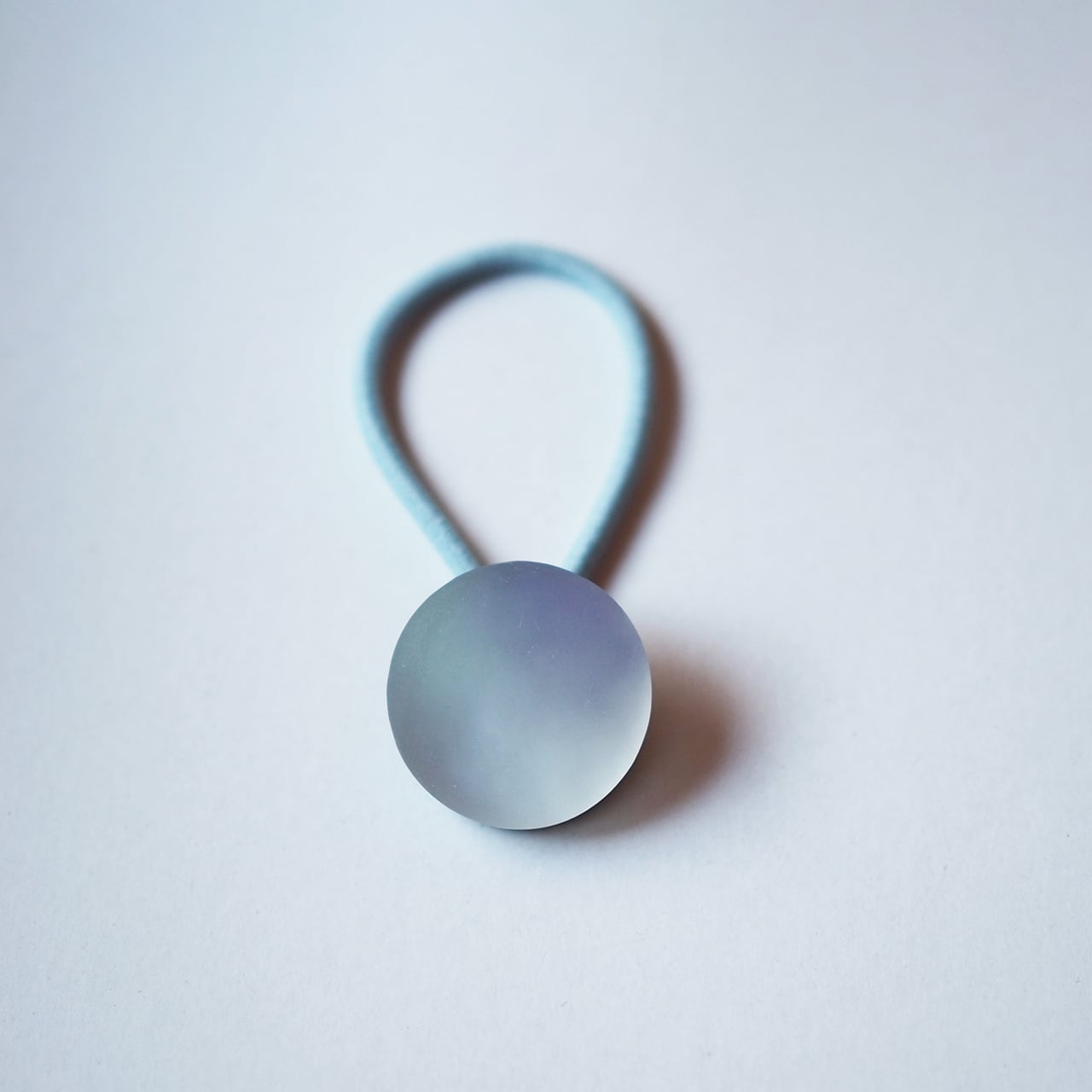 monotone / かみかざり・しろ