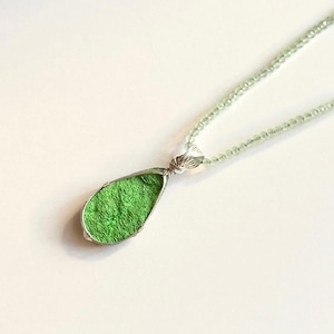 グリーンガーネット　女神巻きペンダントトップ　Green garnet pendant