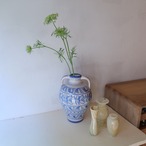 グリーンとホワイトの石の花瓶