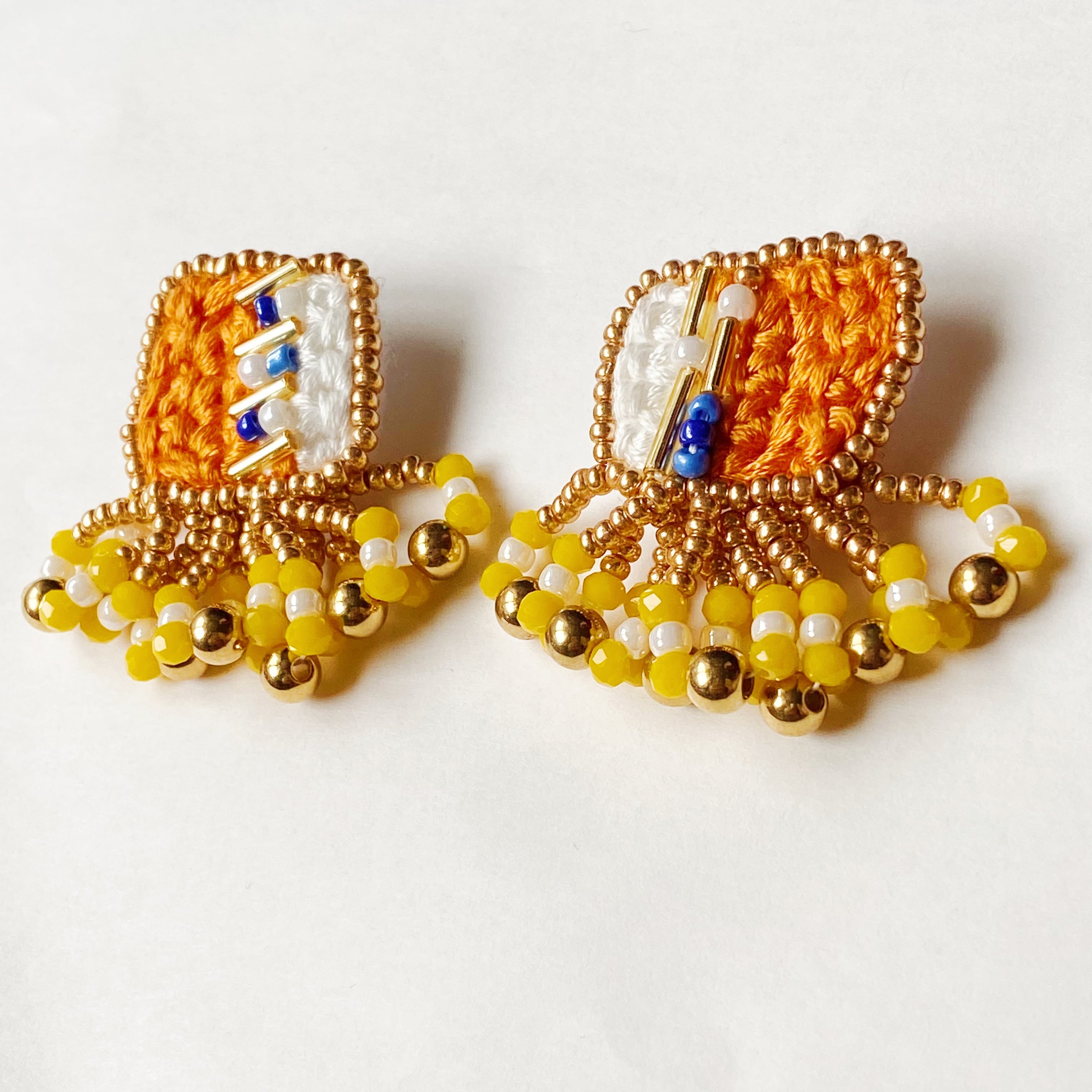 編み×ビーズピアス オレンジポップカラー サージカルステンレス | Kycha