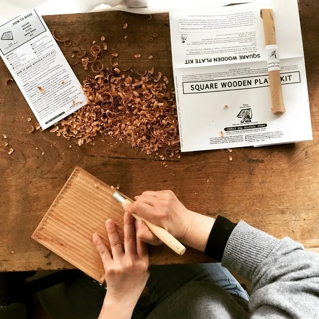 正方形お皿の手作りキット　WOODEN SQUARE PLATE CARVING KIT