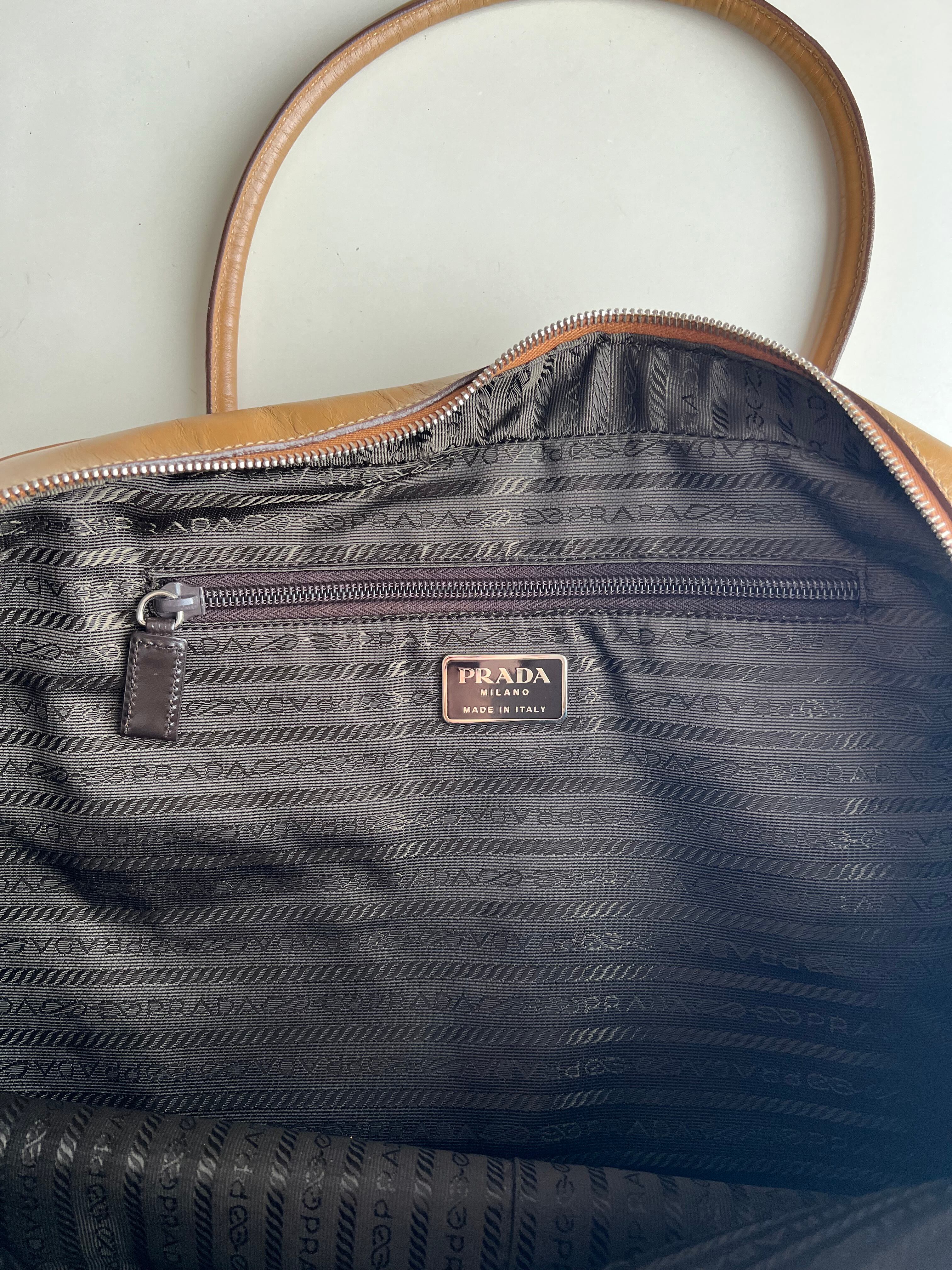 SS2000 PRADA LEATHER HAND BAG | triptraproll