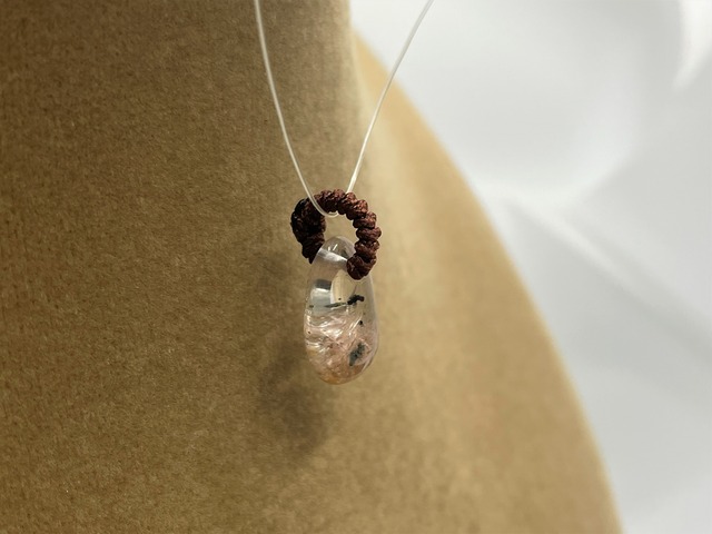 ペンダントトップ素材（ルチルクォーツ）