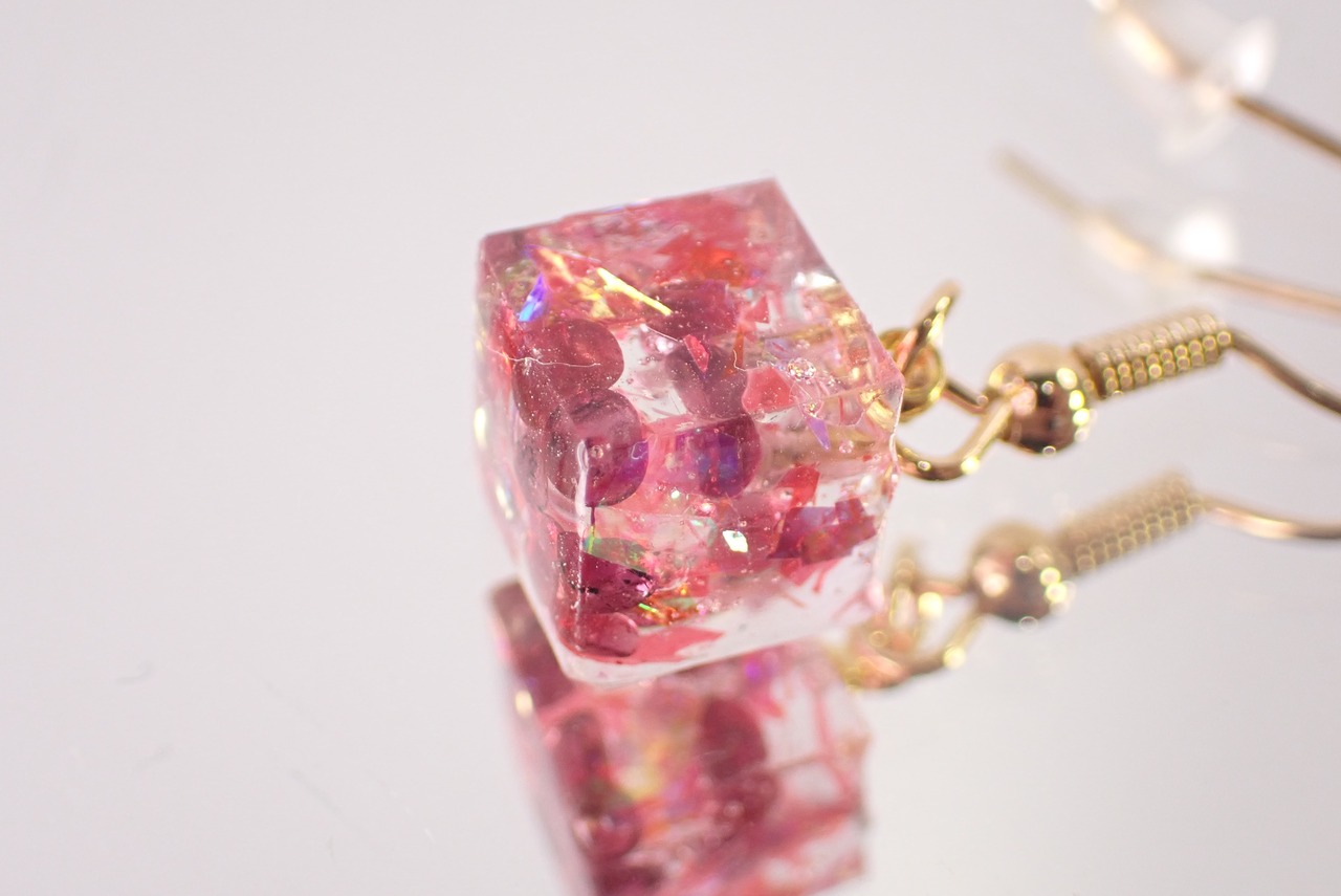 【定期便利用者様限定】ガーネットレジンピアス　 [D4-147]