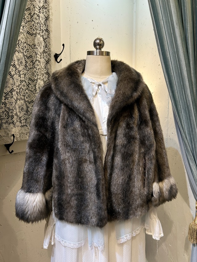 70's gray color faux fur cape