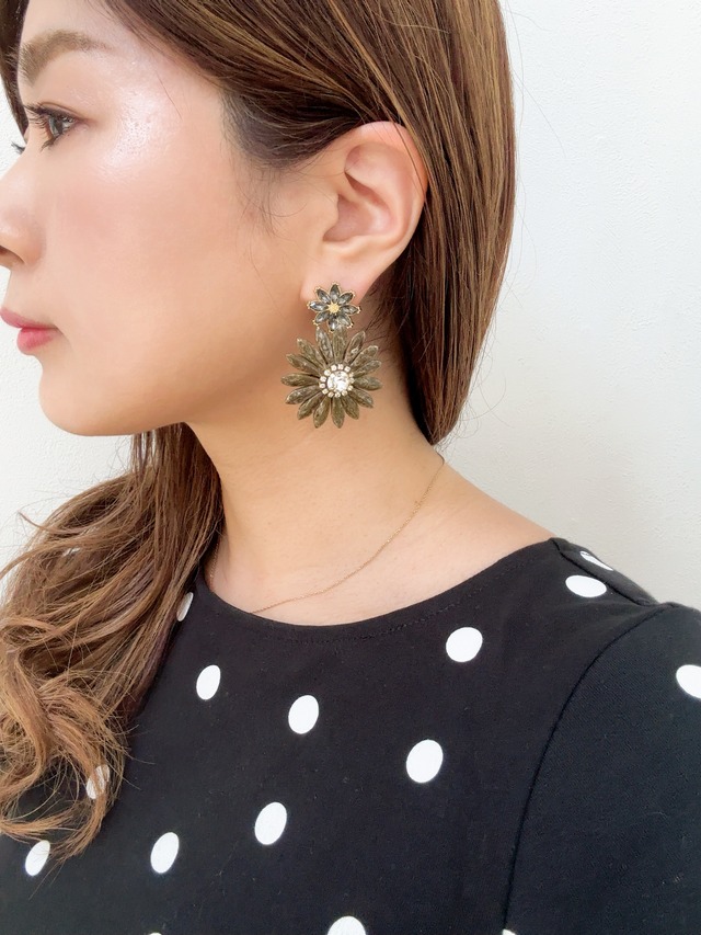 ダブルフラワービジューピアス／イヤリング