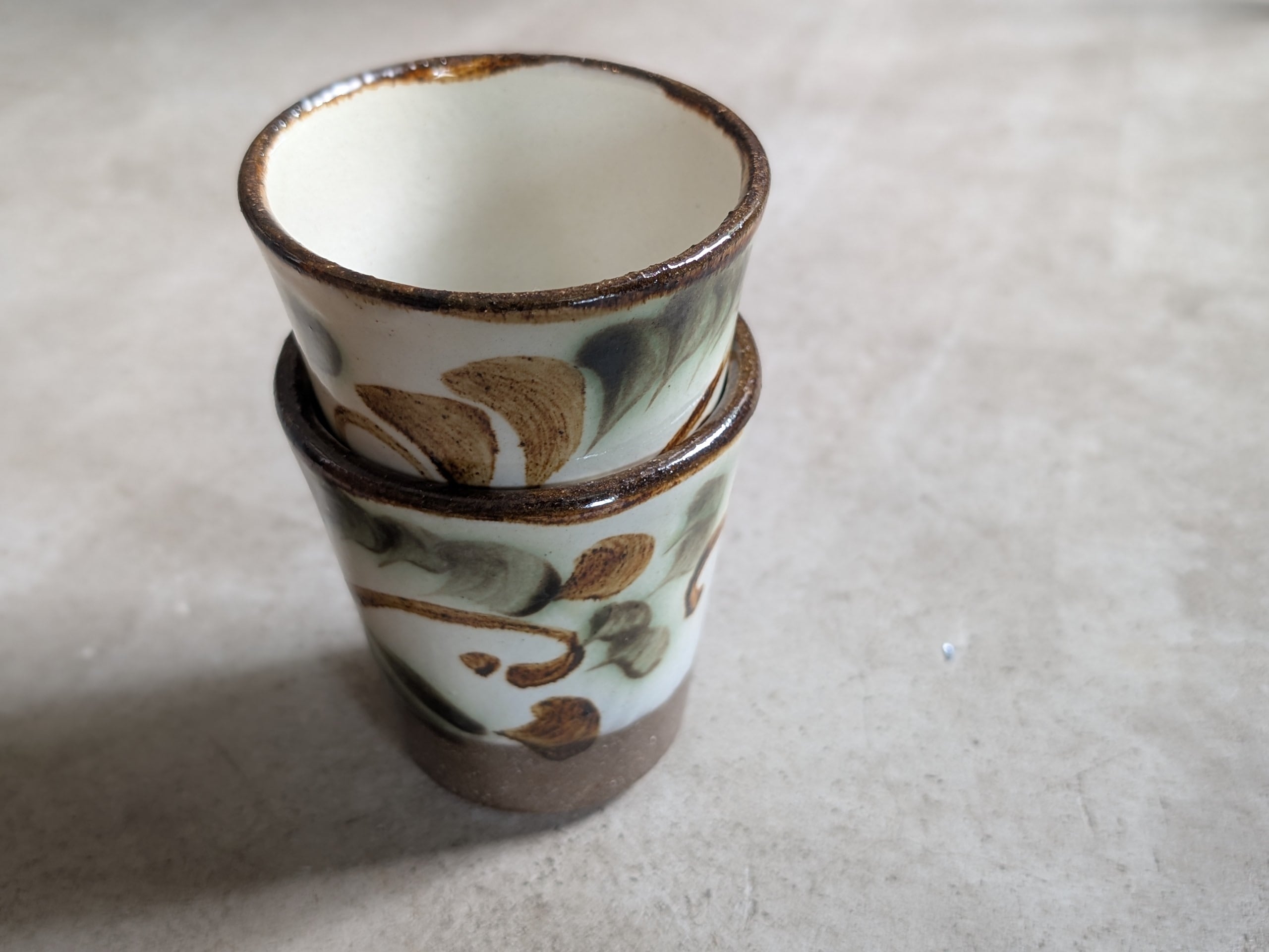 やちむん フリーカップ（染付唐草・緑） | やちむん工房 與那嶺