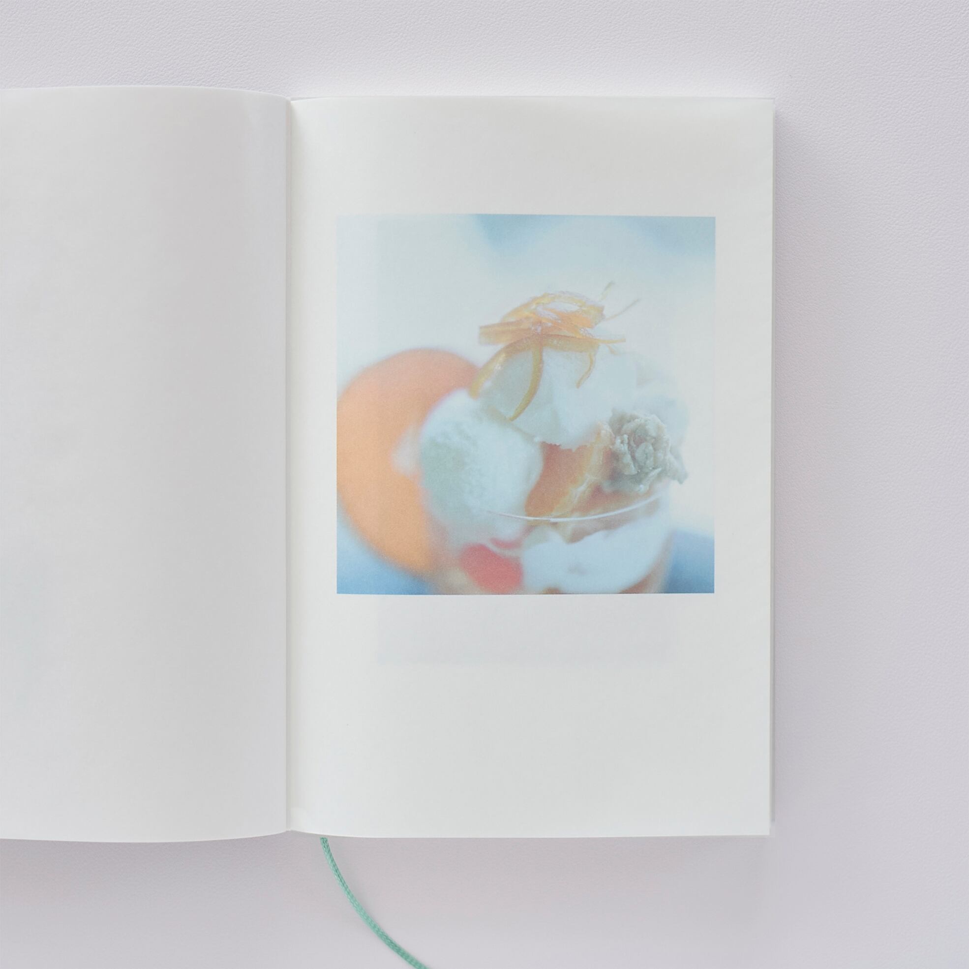 写真集『雨音』 (サイン入り・ポストカード 5枚セット入り）