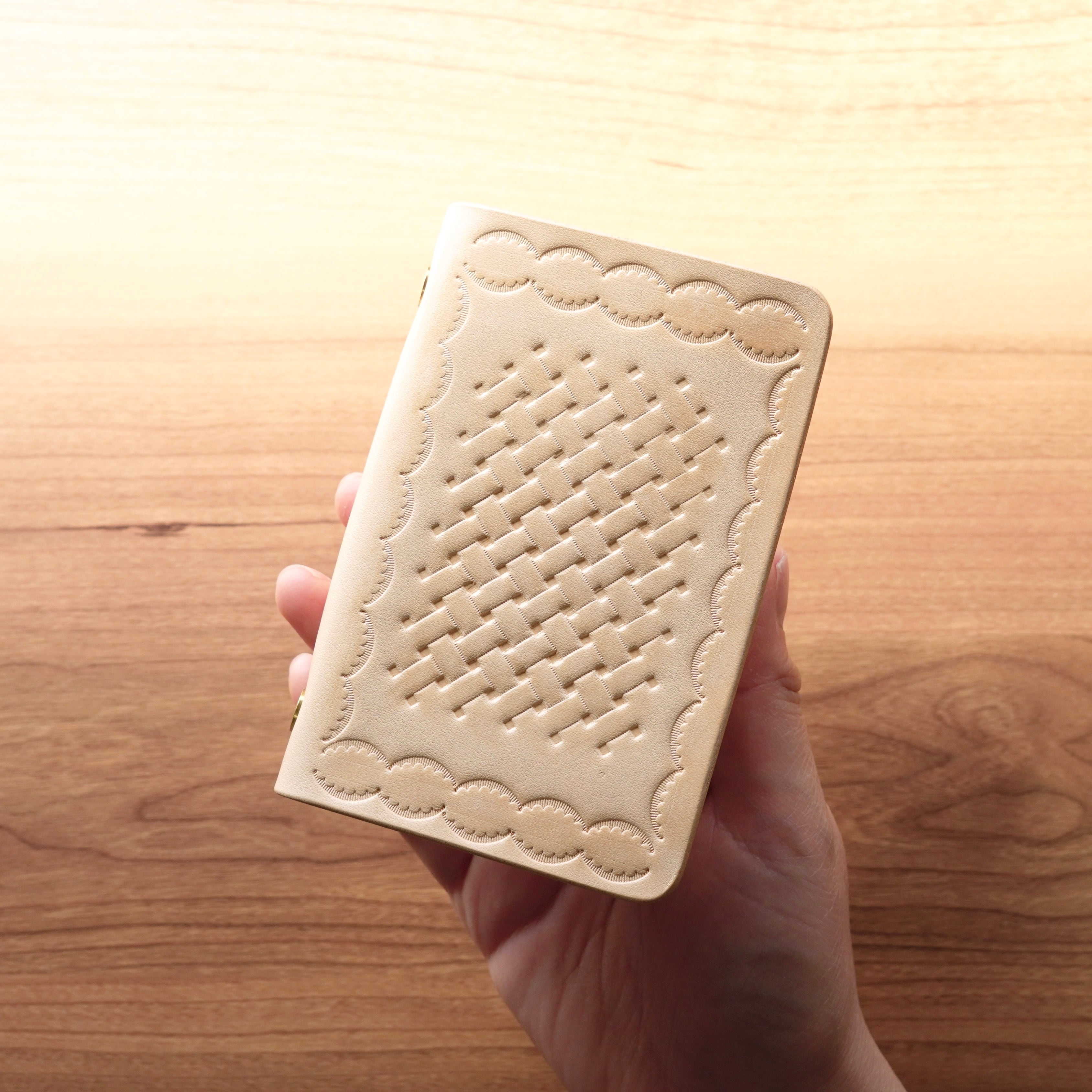 生焼けアップルパイ×M5ヌメ革手帳カバー(マイクロ5/ミニ5穴) | from egg