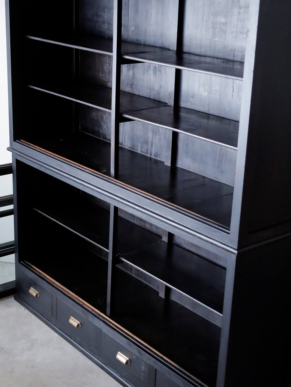 飾り棚　オーダー家具　マットなブラック　美品　ガラス彫刻 飾り棚 オーダー家具 マットなブラック 美品 ガラス彫刻 飾り棚