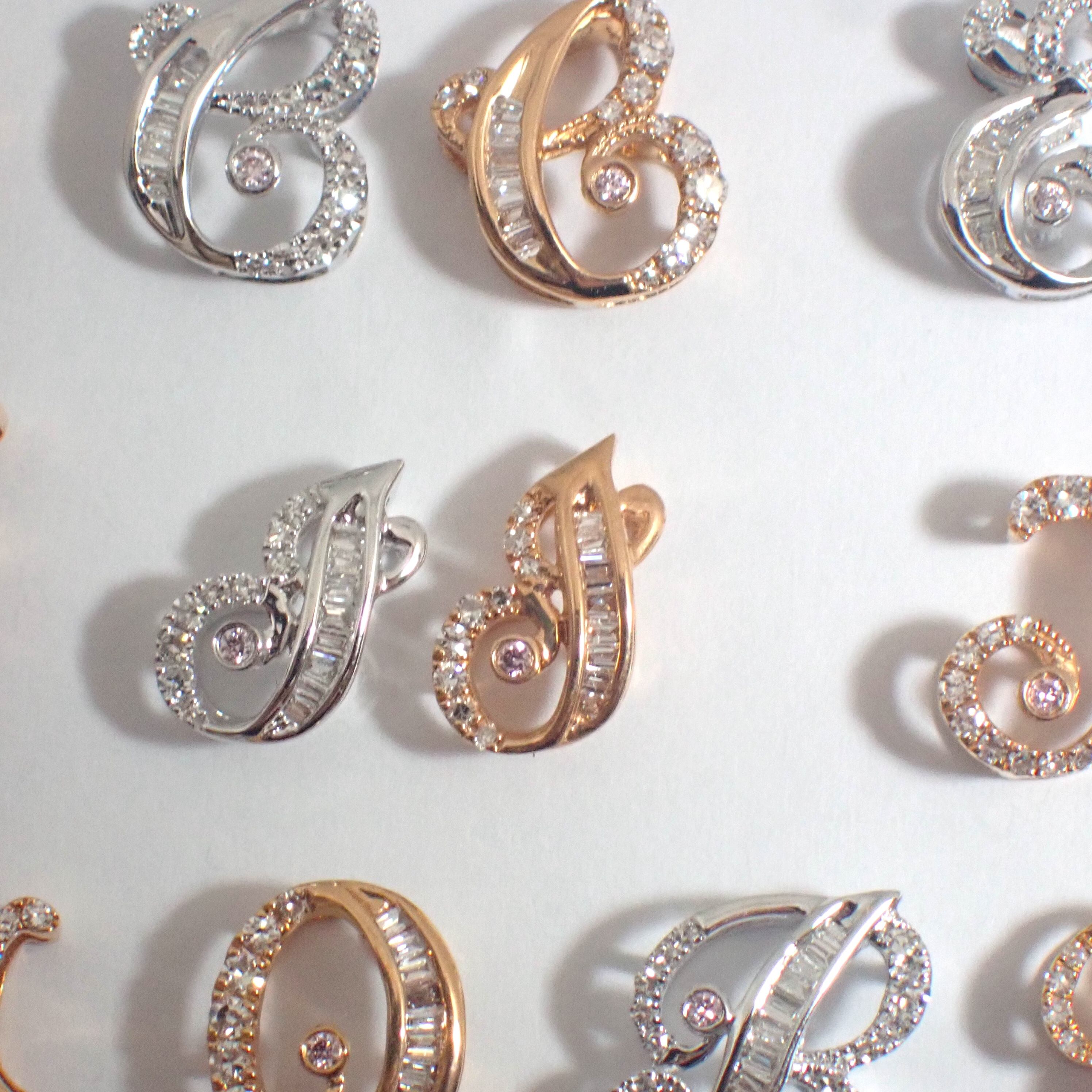 【新品 日本製】 K18 イニシャル ピンク ダイヤモンド ペンダントトップ 新品 日本製】 K18 イニシャル ピンク ダイヤモンド ペンダント