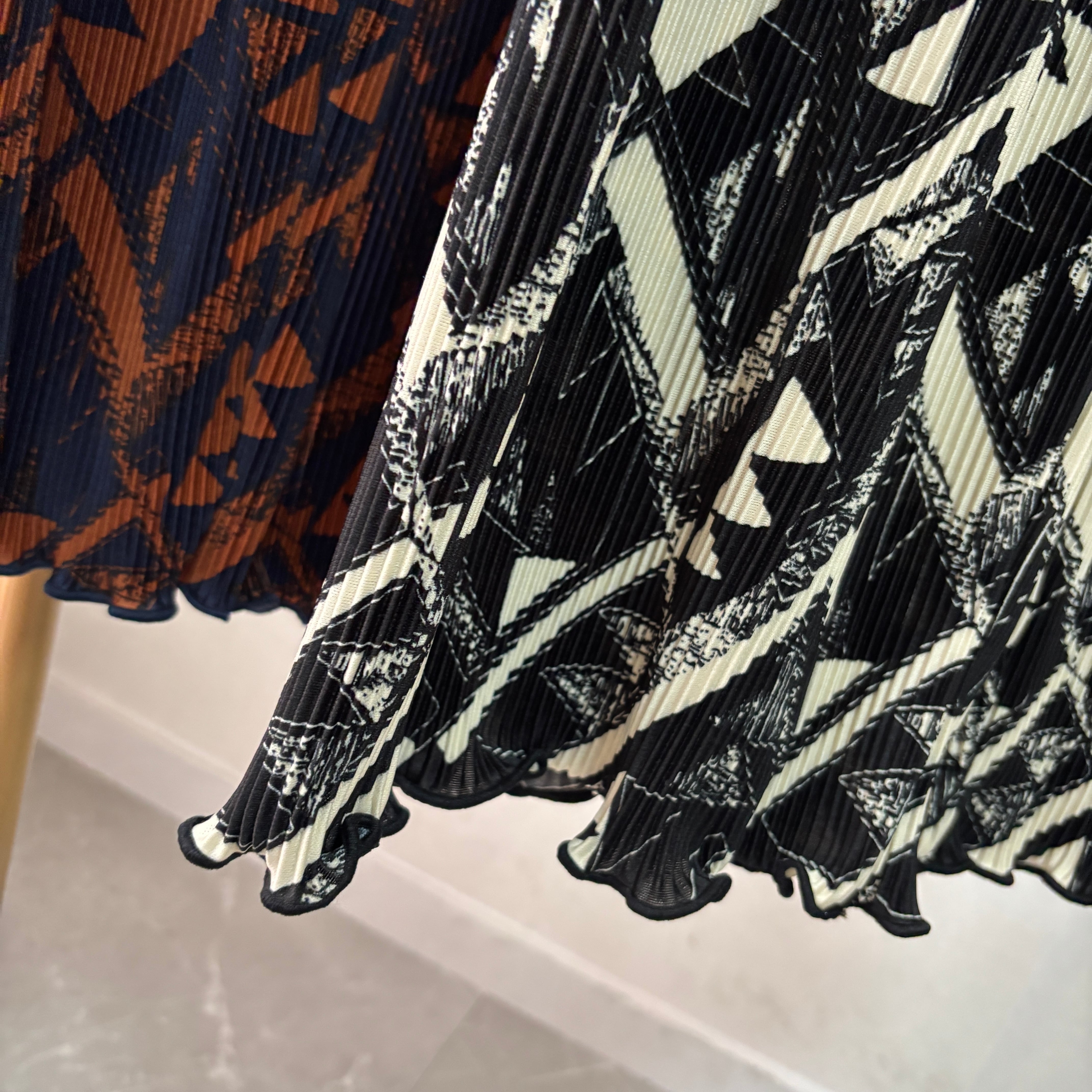 geometric pattern pleats pants【Black】