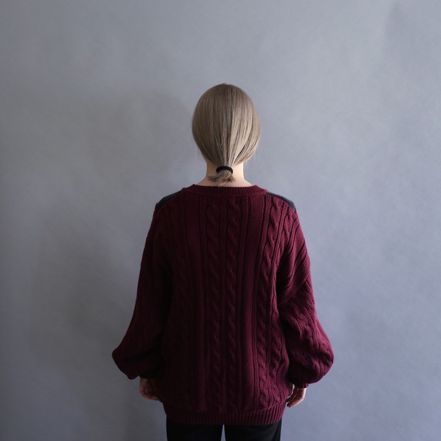 loose silhouette cable knit v-neck school sweater