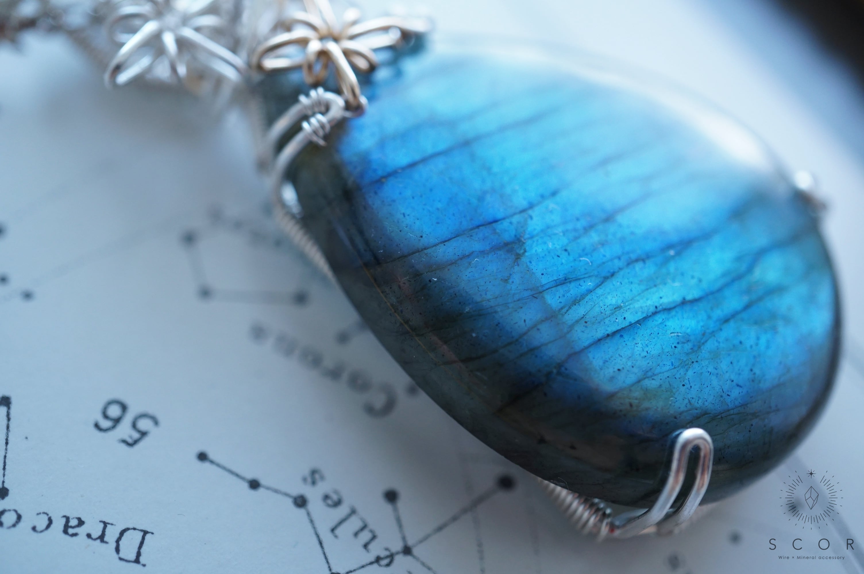 #象 #ラブラドライト フィンランド産ラブラドライト（スペクトロライト） 56.702ctルース