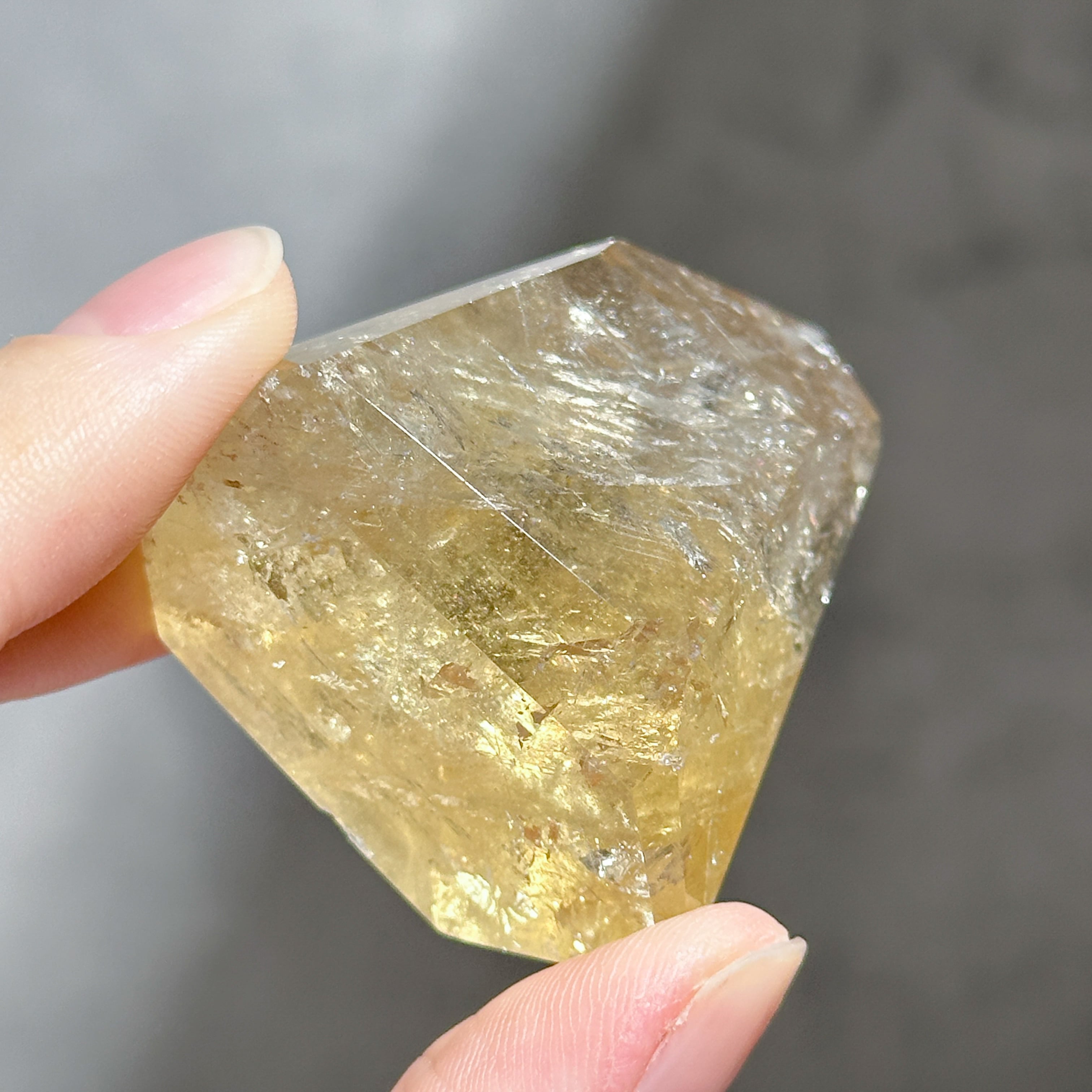 虹◎シトリン（黄水晶） フリーフォーム63◇ Citrine ◇ 天然石・鉱物