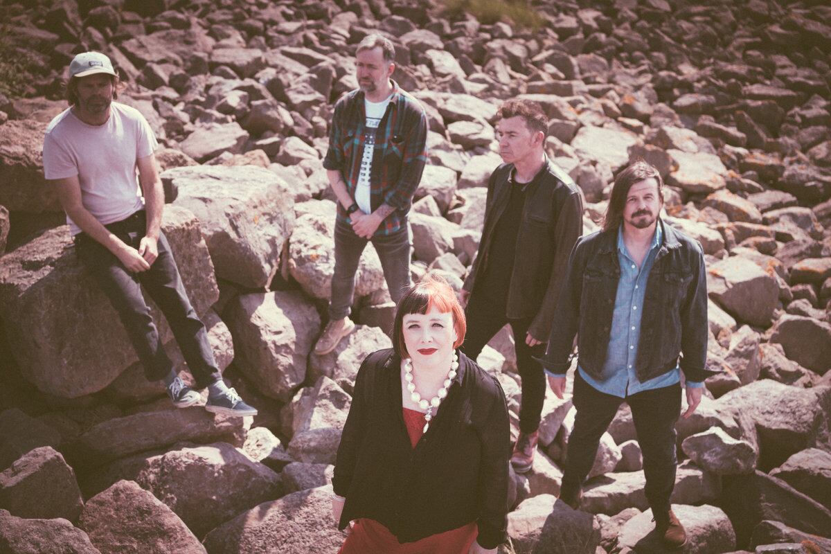 Slowdive / everything is alive（Cassette）