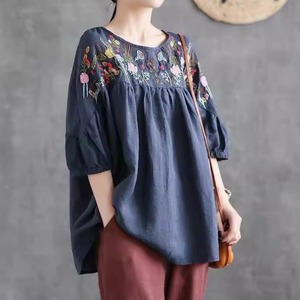 レディース トップス ブラウス プルオーバー 7分袖 ラウンドネック 襟なし ノーカラー ワイド 刺繍 薄手 かわいい 大人可愛い きれいめ シンプル カジュアル 上品 おしゃれ レトロ こなれ感 ラフ ガーリー ルーズ 個性的 エレガント 主役級 存在感 とろみ感 抜け感 ラブリー キュート ベーシック ロマンティック ナチュラル 花柄 フラワー 夏 デート お出かけ リゾート 旅行 公園 女子会 休日 バカンス カフェ コーデ 楽ちん 体型カバー 普段使い モテ 清楚 L XL 2XL ゆったり ゆる