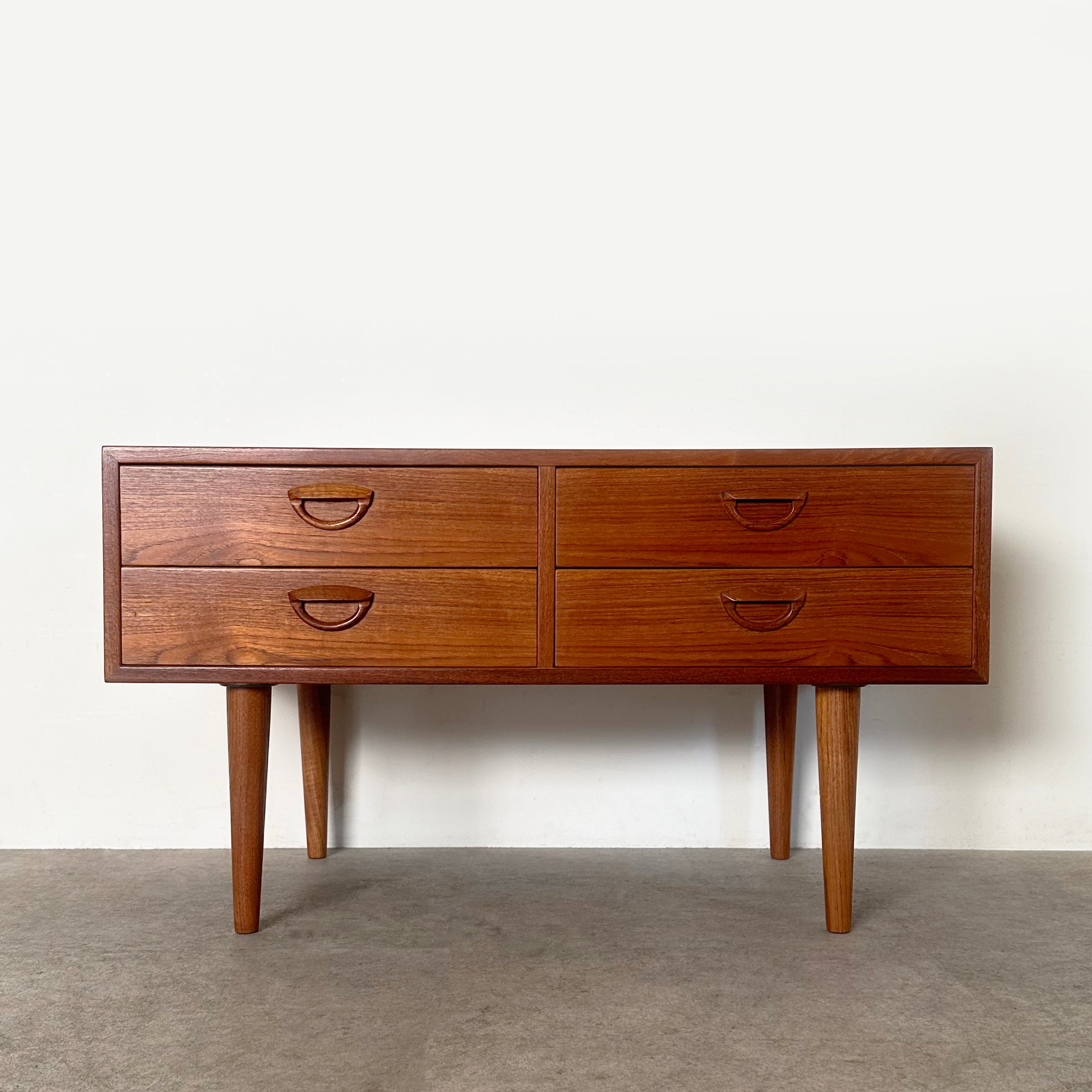 【かず】 Feldballes Møbelfabrik | situraeru Kai Kristiansen 4段チェスト