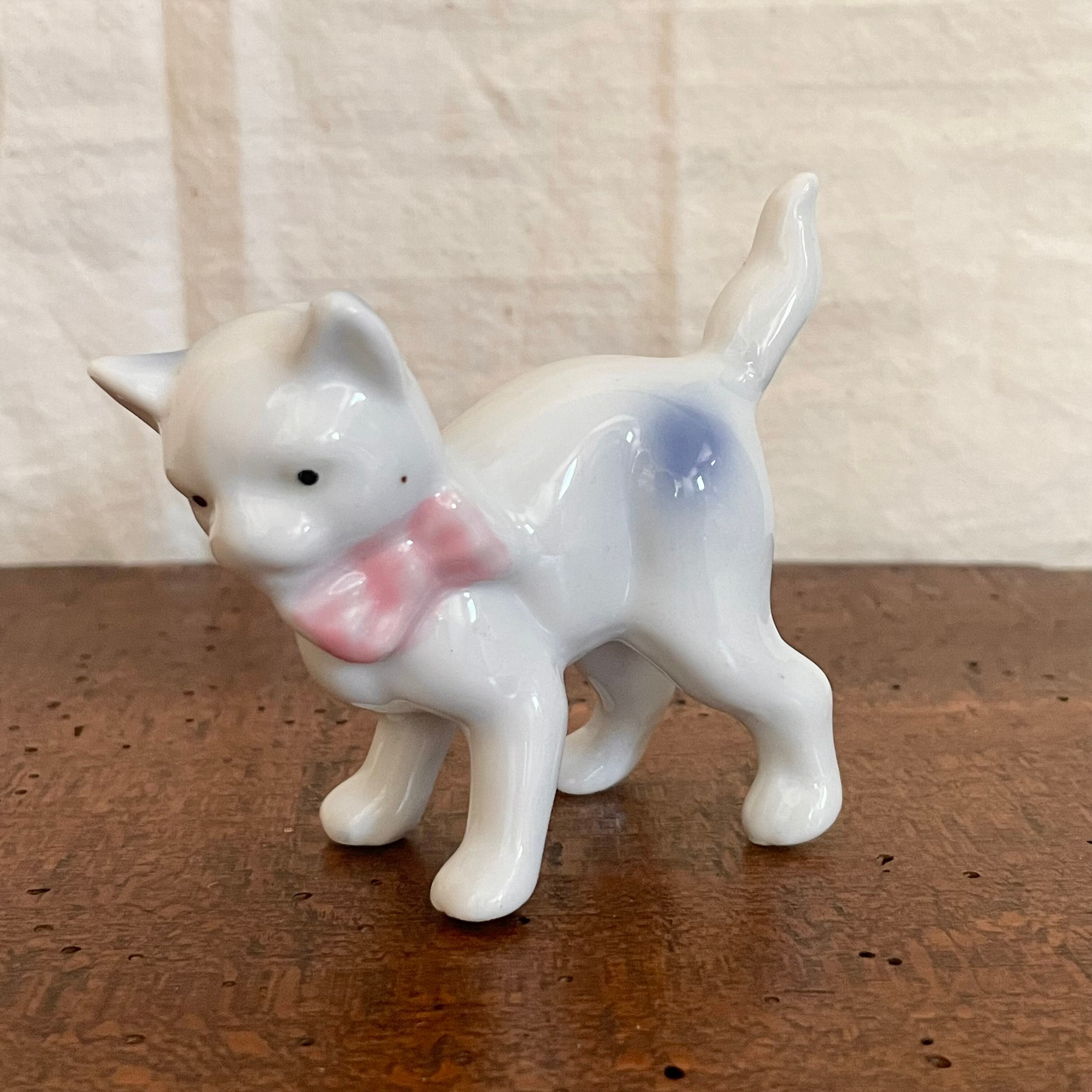 ピンクのリボンのネコ1