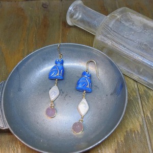 チェコビーズ×淡水パール×ドゥルージーのねこピアス