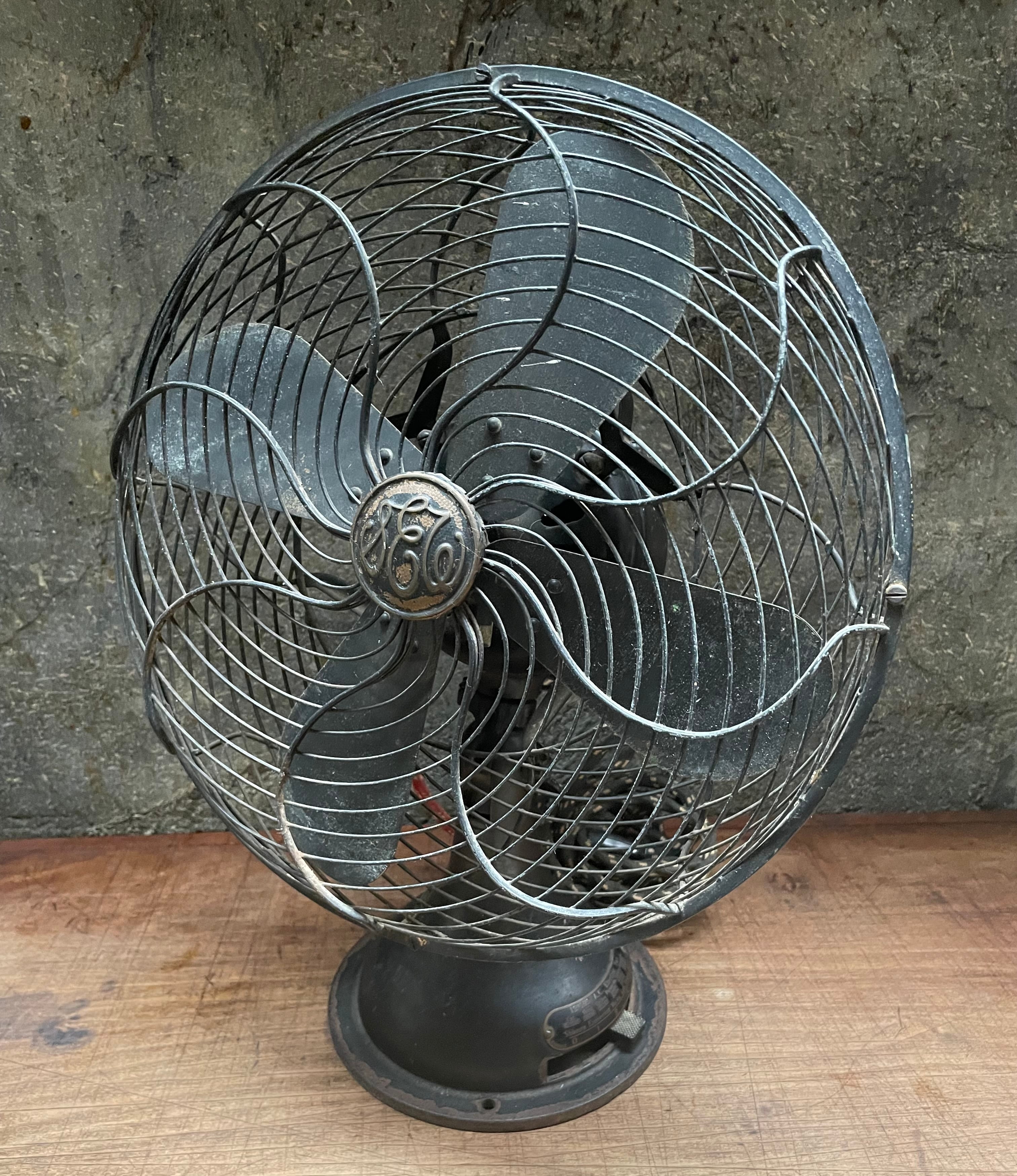 扇風機 芝浦製作所　昭和風　クラシック 黒　ヴィンテージ　レトロ Japan Vinage 扇風機 芝浦製作所 動作品 美品 レトロ 黒