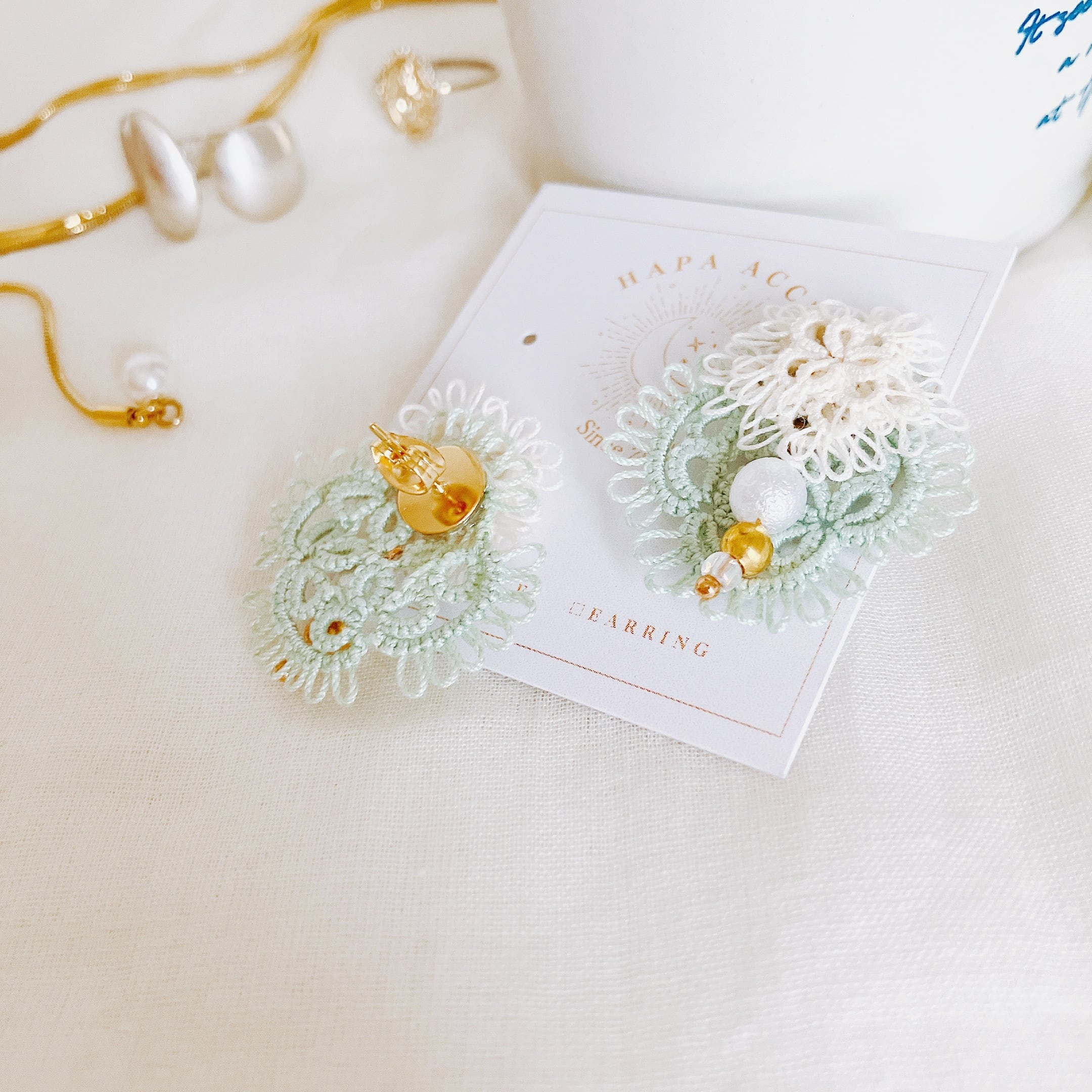 シロツメクサ・タンポポ】タティングレースのイヤリング | hapa.acce