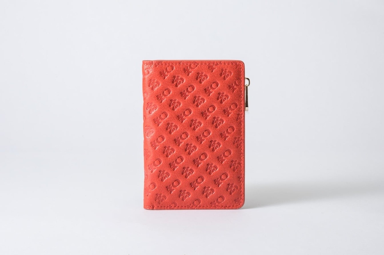 高知の福袋（中) 18,800円 (総額4~5万円相当) 期間限定1月7日まで！高知の財布と選べる二つ折り型押し牛革財布  確定入り