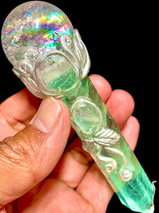 24) エネルギーを高める超アイテム！「アート・クリスタルワンドA」ハンドメイド(台座付)