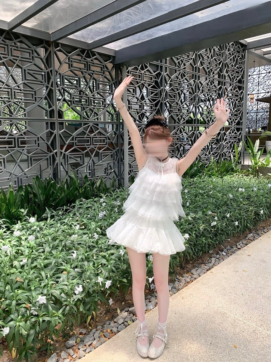 White Frill Set-Up | Rosella