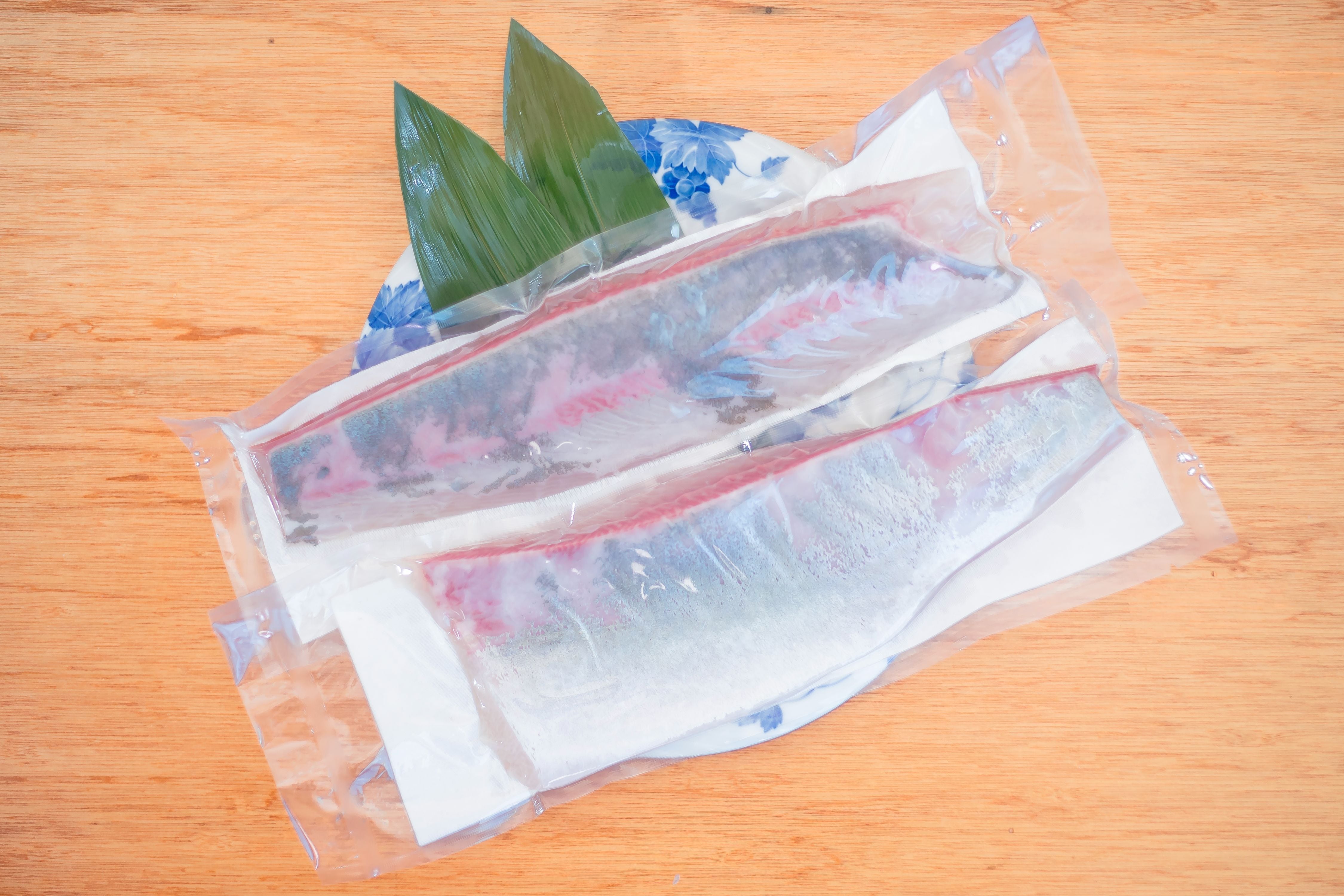 金寿カンパチ】(冷蔵)〈刺身用サク1尾1.6キロ+アラ2パック〉（12〜16